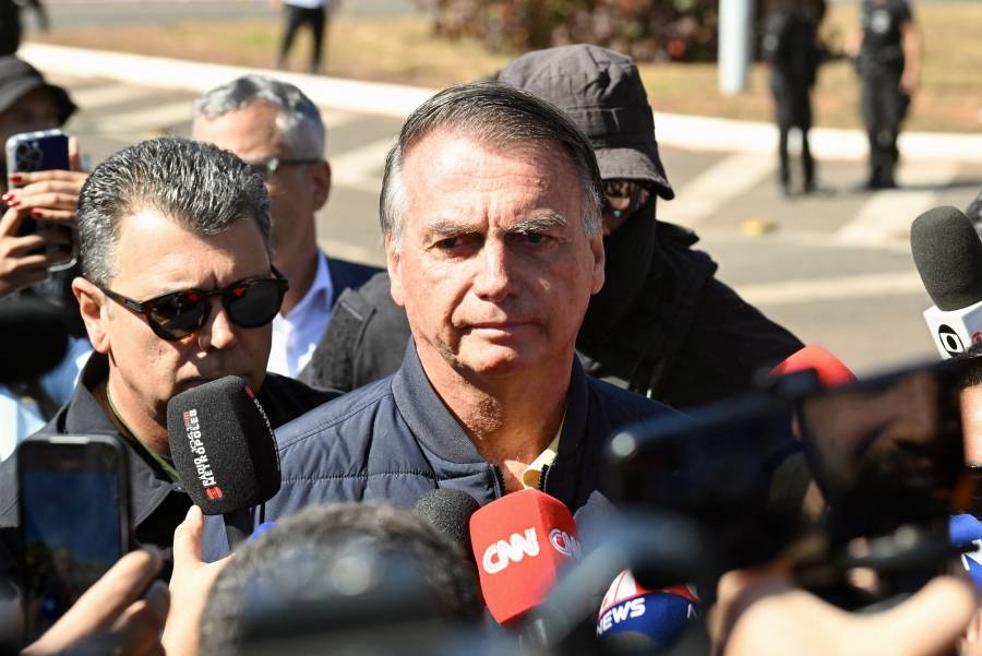 Aumenta la presión en Brasil sobre Bolsonaro, obligado a usar tobillera electrónica