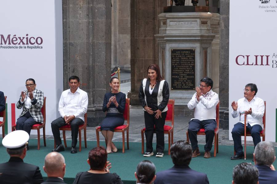 Clara Brugada acompaña a Claudia Sheinbaum en ceremonia por el 153 aniversario luctuoso de Benito Juárez