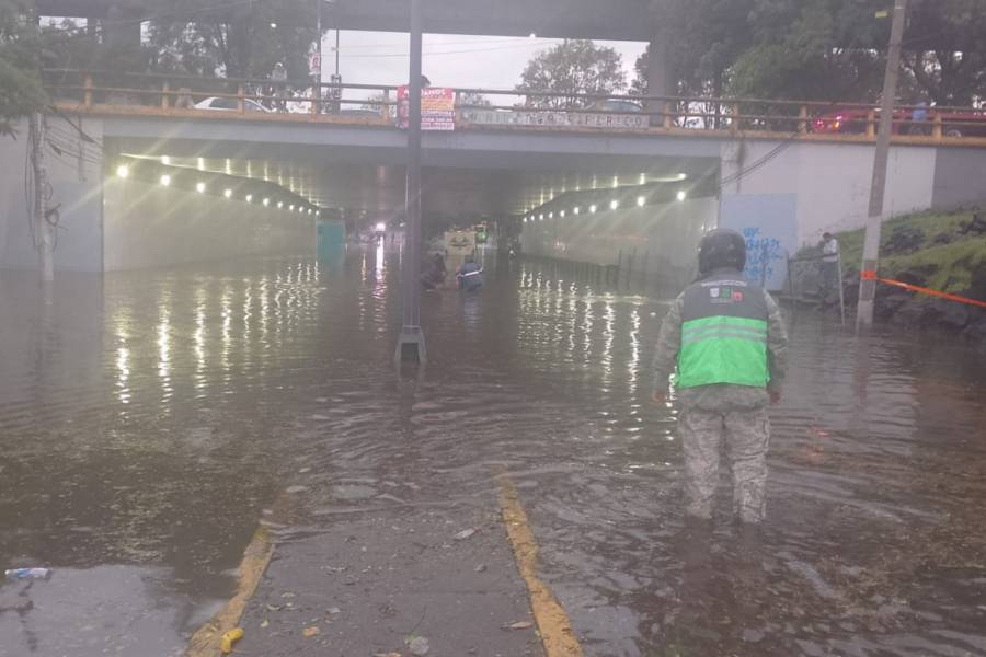 Lluvias provocan encharcamientos y caos vial en varias zonas de la Ciudad de México