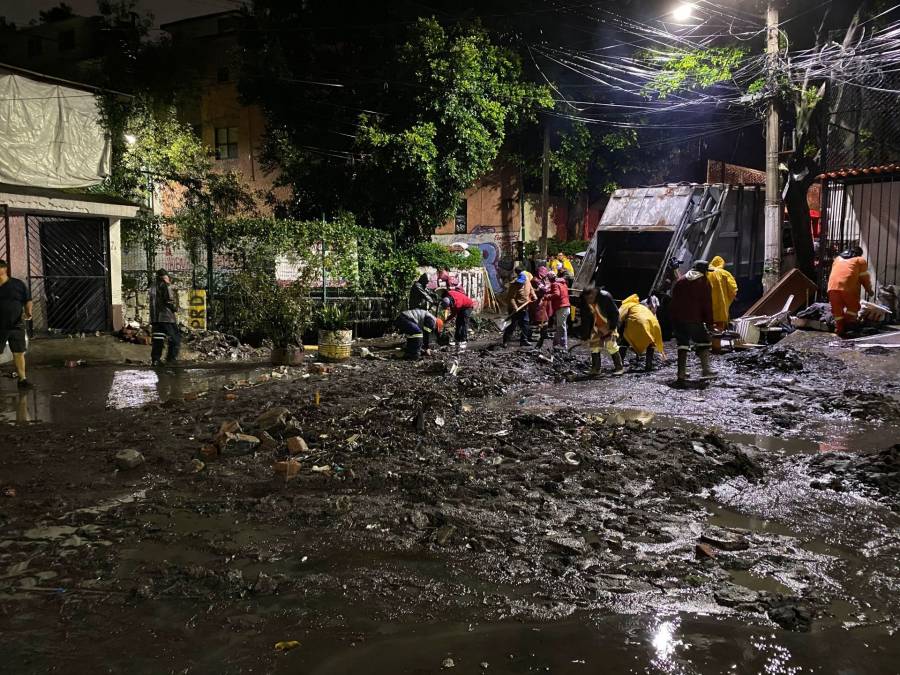 Autoridades de salud brindan atenci&oacute;n integral en Lomas Quebradas tras intensas lluvias
