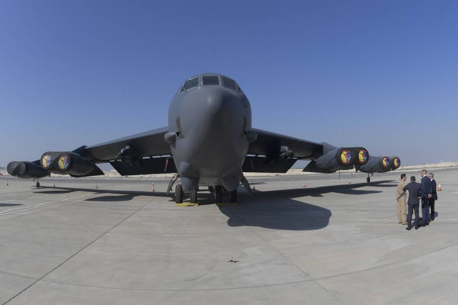Avión de línea evita por poco un choque con bombardero B-52 en EEUU