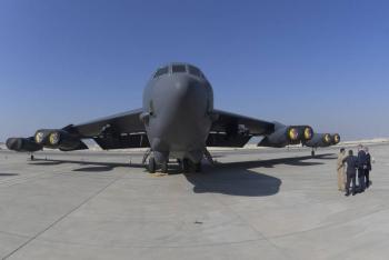 Avi&oacute;n de l&iacute;nea evita por poco un choque con bombardero B-52 en EEUU