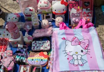 Hey Dude lanza colecci&oacute;n especial en colaboraci&oacute;n con Hello Kitty
