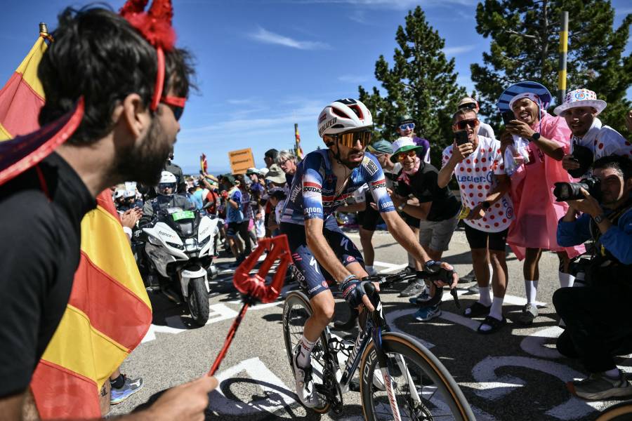 Paret-Peintre pone el Ventoux a sus pies, Pogacar resiste a Vingegaard