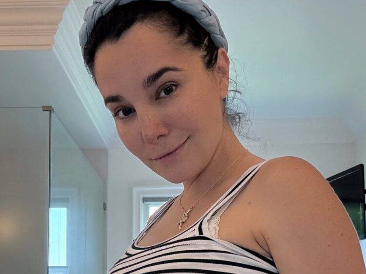 Martha Higareda comparte la primera foto de su bebé