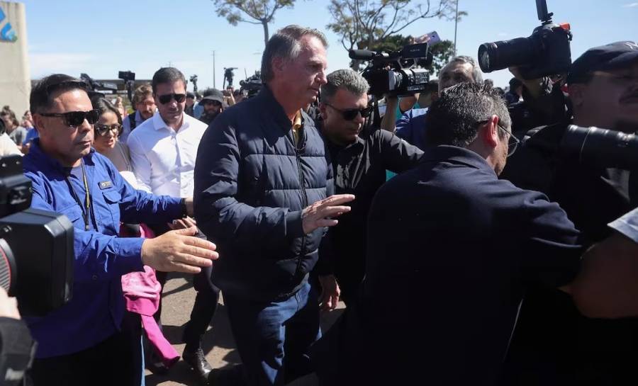 Abogados de Bolsonaro niegan que haya violado medidas cautelares y piden aclaraciones a la Corte Suprema