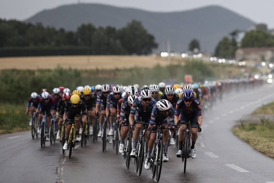 El maillot verde Jonathan Milan gana al esprint la 17a etapa del Tour de Francia
