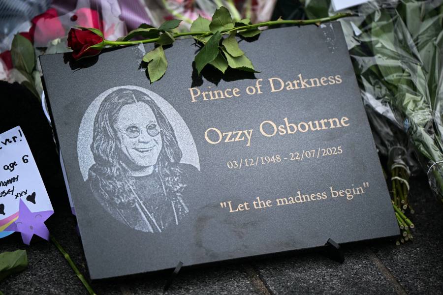 Senado de México rinde homenaje a Ozzy Osbourne tras su fallecimiento a los 76 años