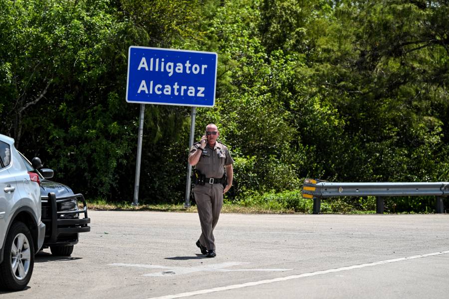 SRE descarta casos de incomunicación de mexicanos en centro de detención en Florida