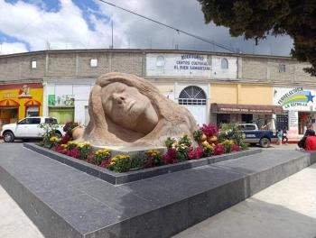 Estatua “Sue&ntilde;o en primavera” desata pol&eacute;mica y burlas en redes por su postura y simbolismo