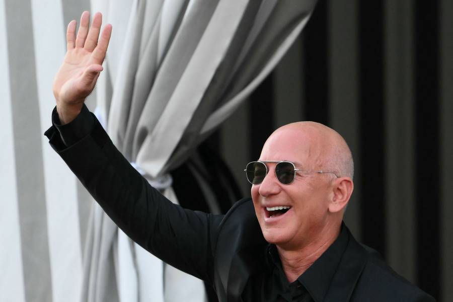 Jeff Bezos vende acciones de Amazon por 5,700 millones de d&oacute;lares tras su boda en Venecia