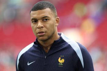 Mbapp&eacute; niega haber exigido ser el &uacute;ltimo portador de la llama de Par&iacute;s 2024