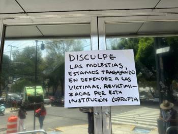 Tercer d&iacute;a de protesta en la CEAV; v&iacute;ctimas exigen destituci&oacute;n de Yuriria Rodr&iacute;guez