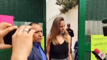 Agreden a “Lady Racista” tras salir de audiencia en CDMX; es investigada por discriminaci&oacute;n