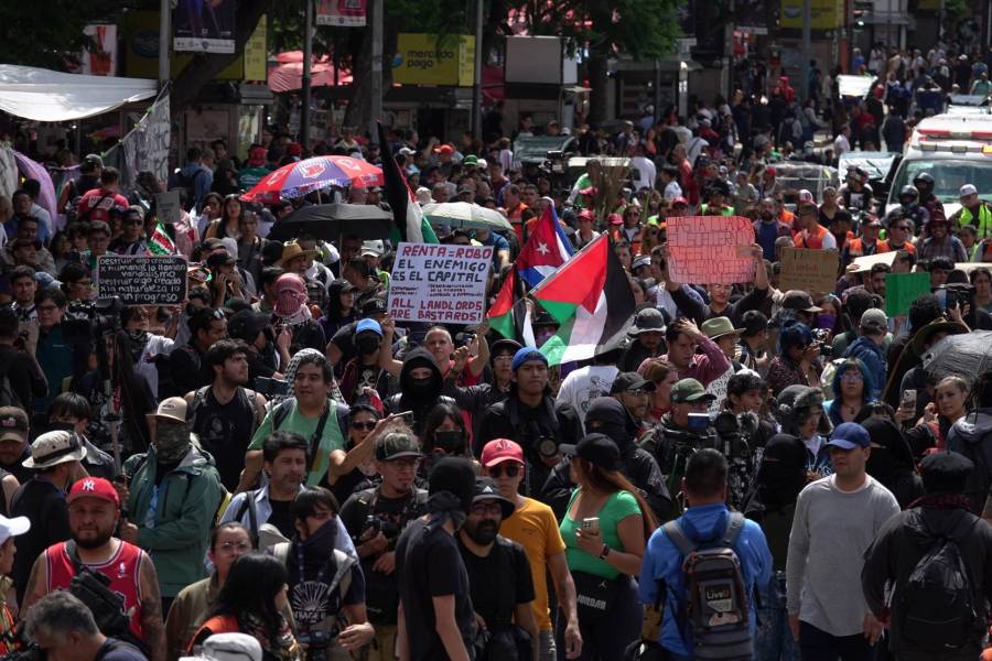 Tensión en CDMX: Tercera marcha contra la gentrificación llega al Zócalo entre empujones y protesta social