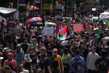 Tensi&oacute;n en CDMX: Tercera marcha contra la gentrificaci&oacute;n llega al Z&oacute;calo entre empujones y protesta social