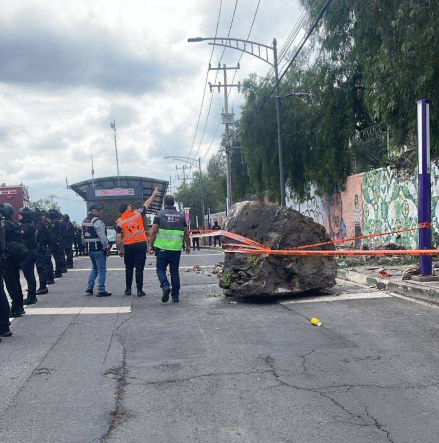 Roca de varias toneladas cae en el Cerro del Tepeyac
