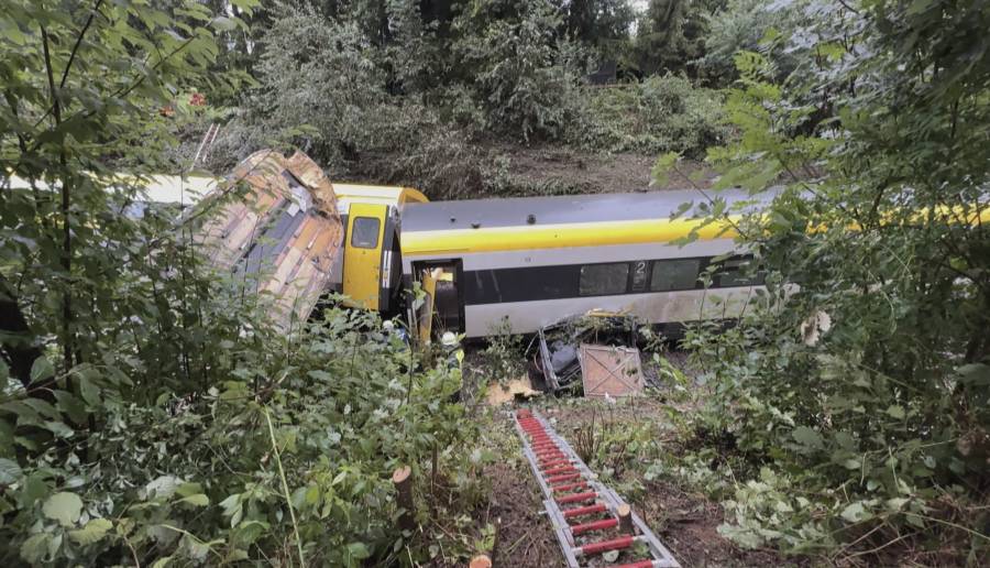 Tres muertos y varios heridos en Alemania por descarrilamiento de un tren