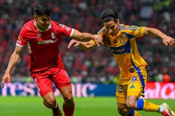 Tigres vence a Toluca con doblete de Ib&aacute;&ntilde;ez; Pachuca queda como l&iacute;der