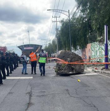 Roca de varias toneladas cae en el Cerro del Tepeyac