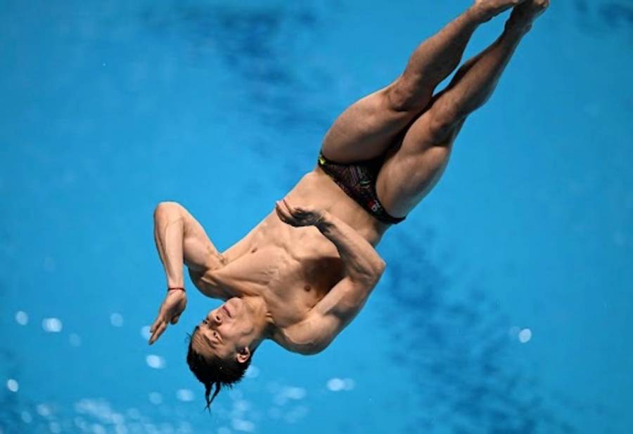 Osmar Olvera gana su séptima medalla mundial con plata en Singapur 2025