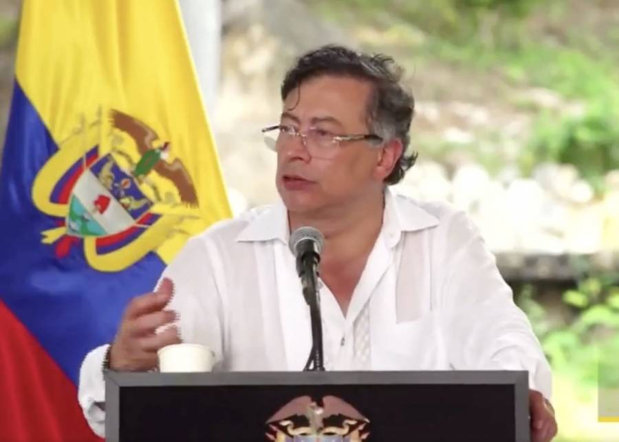 Petro pide a embajada de EEUU en Colombia 