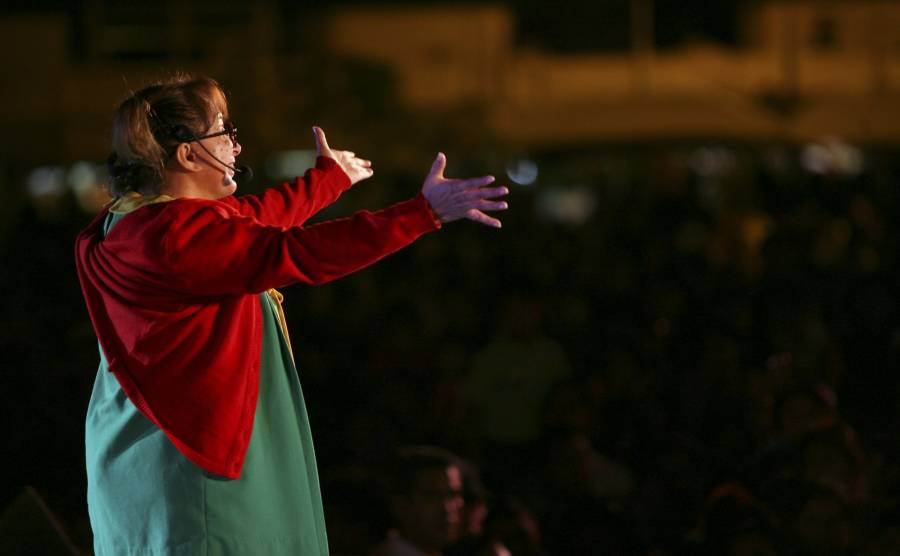 María Antonieta de las Nieves conmueve al reaparecer como “La Chilindrina” junto a actriz que la interpreta en serie biográfica
