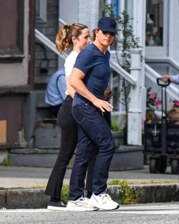 Ana de Armas y Tom Cruise confirman su romance con paseo tomado de la mano en Vermont