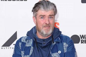Hermano mayor de Noel y Liam Gallagher es acusado de violaci&oacute;n y agresi&oacute;n sexual