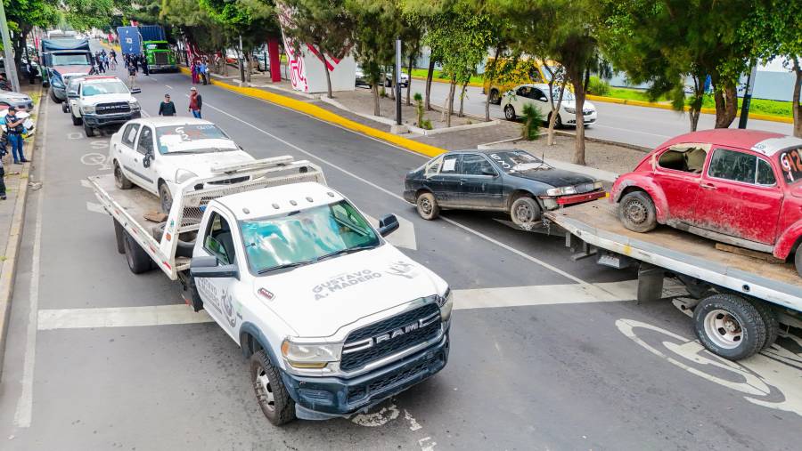 Retira GAM 91 autos abandonados en Congreso de la Unión tras casi una década