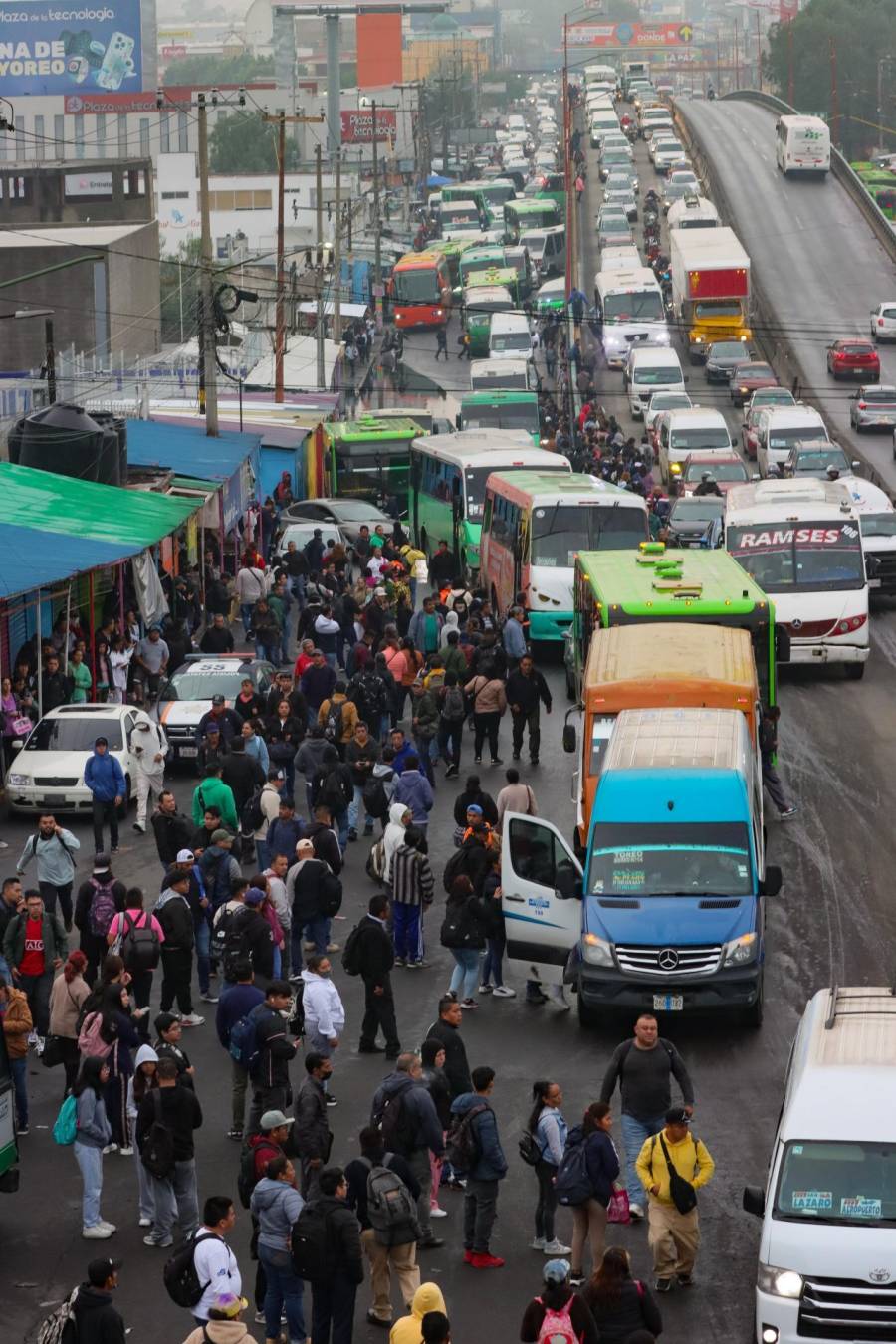 Usuarios pierden tiempo y dinero por cierre de estaciones en Línea A del Metro CDMX