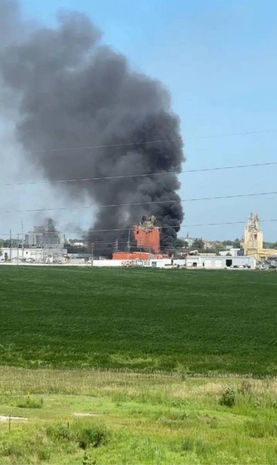 Confirman tres fallecidos, incluidas dos menores, tras explosión en planta de biocombustibles en Nebraska