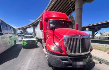 El conductor desobedeci&oacute; un filtro de seguridad, manej&oacute; a exceso de velocidad y provoc&oacute; da&ntilde;os materiales.