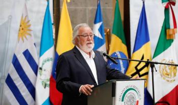 Alejandro Encinas llama a definiciones claras ante el avance de la derecha global