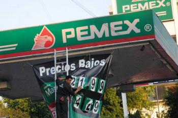 Fitch mejora calificación crediticia a Pemex tras apoyo de Hacienda