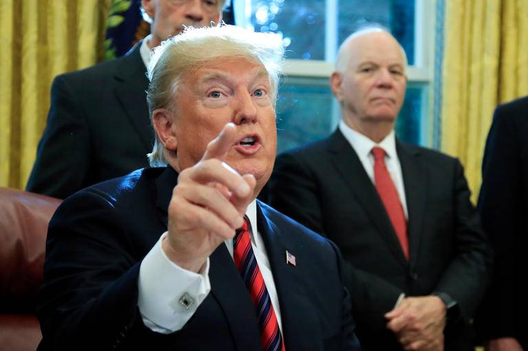 Trump impone aranceles del 35 % a productos de Canadá por crisis del fentanilo  