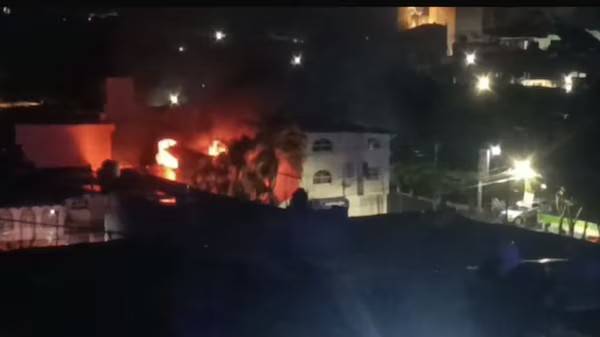 Escala la violencia contra funcionarios en Michoacán: atacan e incendian casa de alcaldesa de Queréndaro