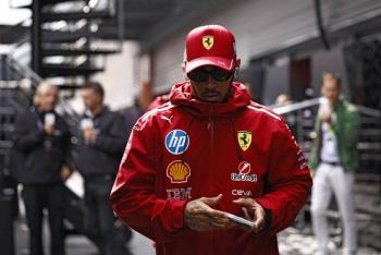 Lewis Hamilton se llama “inútil” tras eliminación en el GP de Hungría y sugiere a Ferrari cambiar de piloto