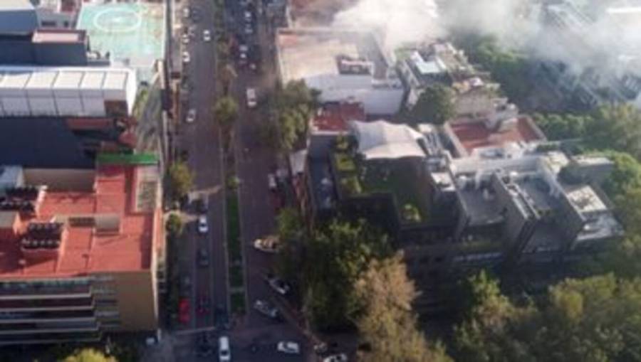 Bomberos sofocan incendio en restaurante de Polanco sin reportes de heridos 