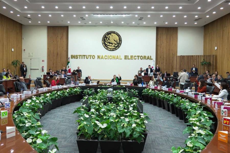 Exconsejeros urgen al INE a priorizar consenso en reforma electoral