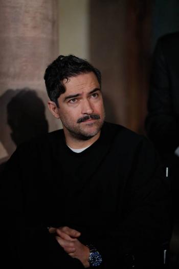 Alfonso Herrera denuncia robo de equipaje en el AICM