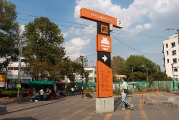 Detienen a cuatro personas por realizar pintas en instalaciones del Metro en estación Tacubaya