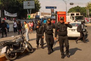 Retiran mobiliario del denominado “punto 420” en inmediaciones del Metro Hidalgo; autoridades mantienen vigilancia
