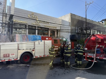 Bomberos controlan incendio en cocina de restaurante en Polanco