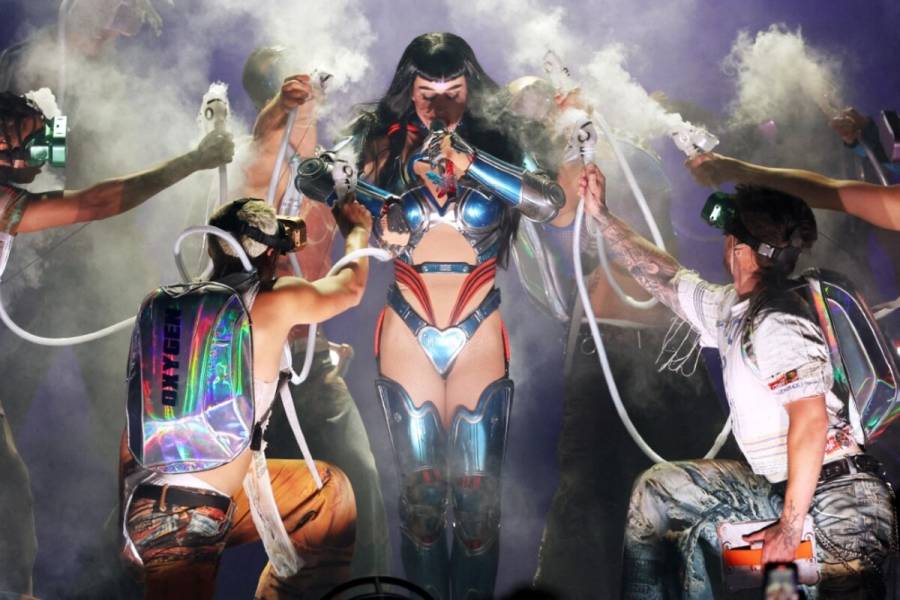 VIDEO: Katy Perry detiene concierto tras desmayo de fan sobre el escenario