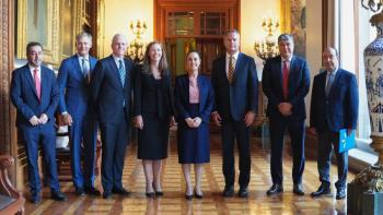 Presidenta Sheinbaum sostiene encuentros con representantes de Walmart y del gobierno de Canadá