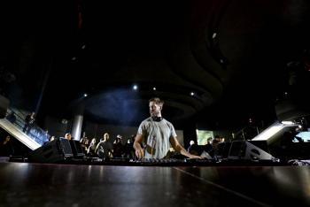 Calvin Harris da a conocer el nacimiento de su primer hijo y genera reacciones por imágenes compartidas en redes