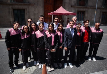 La Presidenta Claudia Sheinbaum recibe en Palacio Nacional a la delegación mexicana de clavadistas
