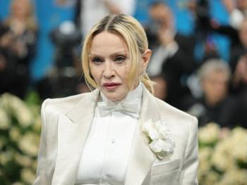 Madonna rinde homenaje a diseñadores de Barbie fallecidos en trágico accidente