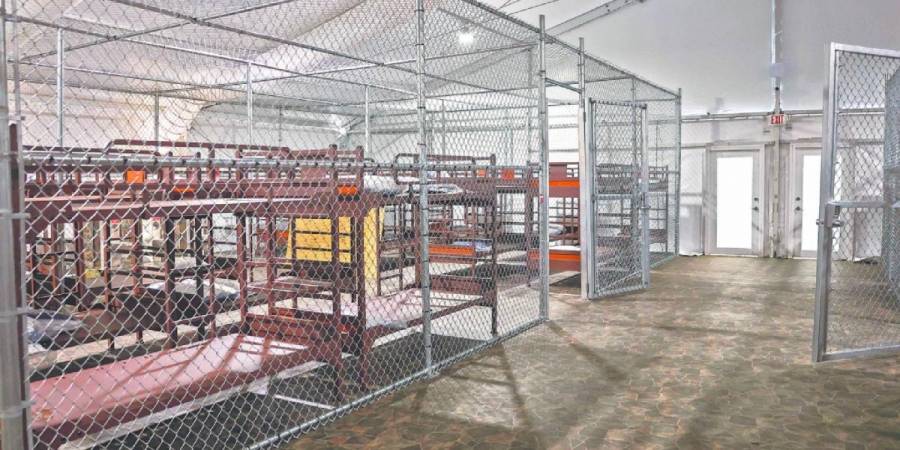 Trump construirá en Texas el mayor centro federal de detención de migrantes en la historia de EE. UU.   